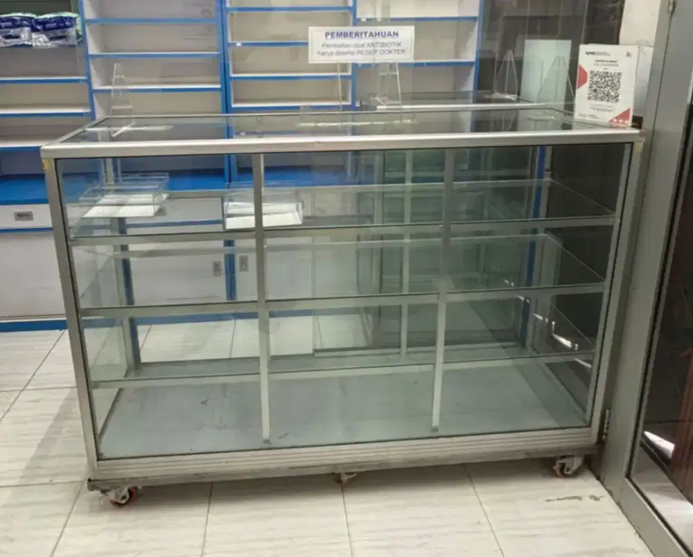 Etalase Kaca ukuran 150cm & 60cm