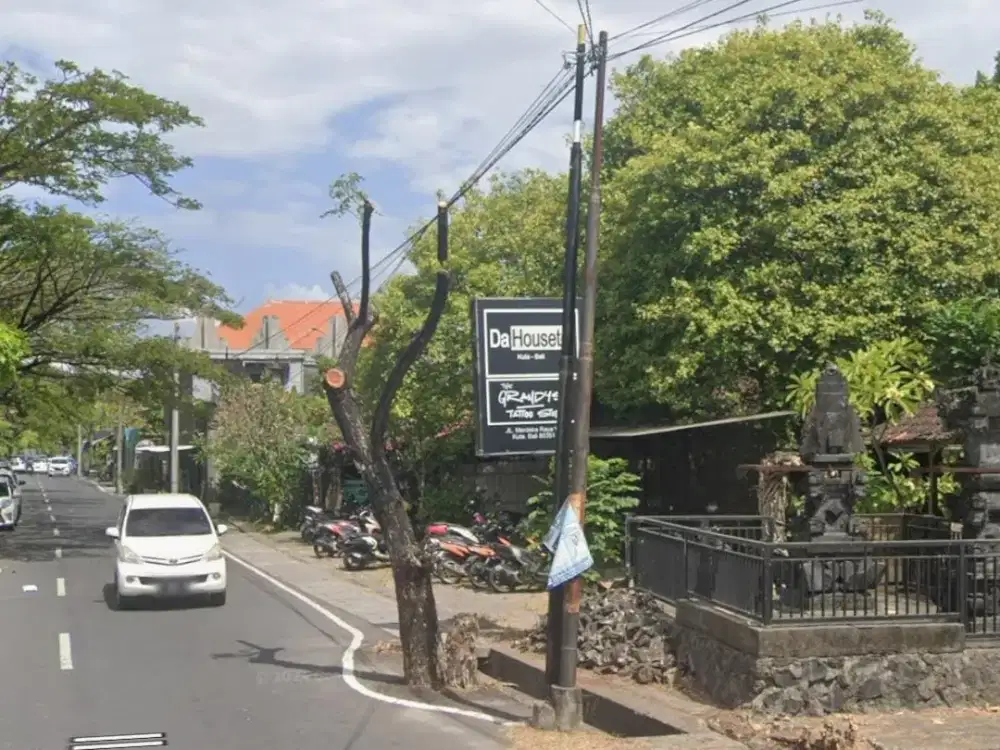 Jual  Tanah Sangat Strategis Di Jalan Utama Mertanadi Sunset Road Kuta Bali.