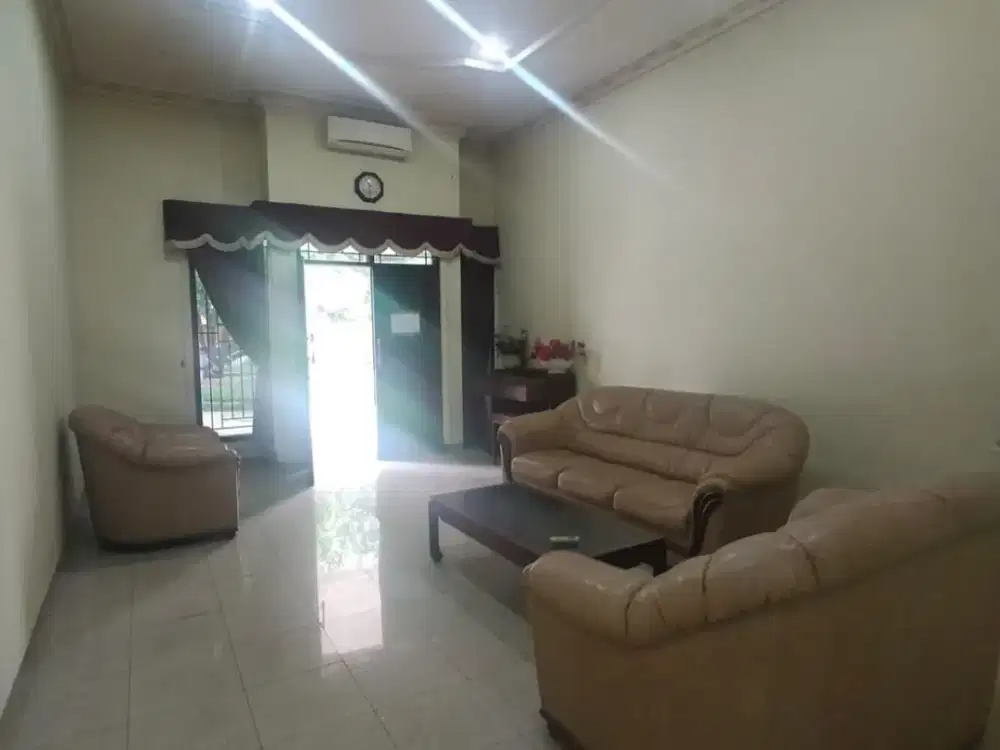 Disewakan Rumah 2 lantai di Jl Sriwijaya Tegalsari Surabaya Pusat