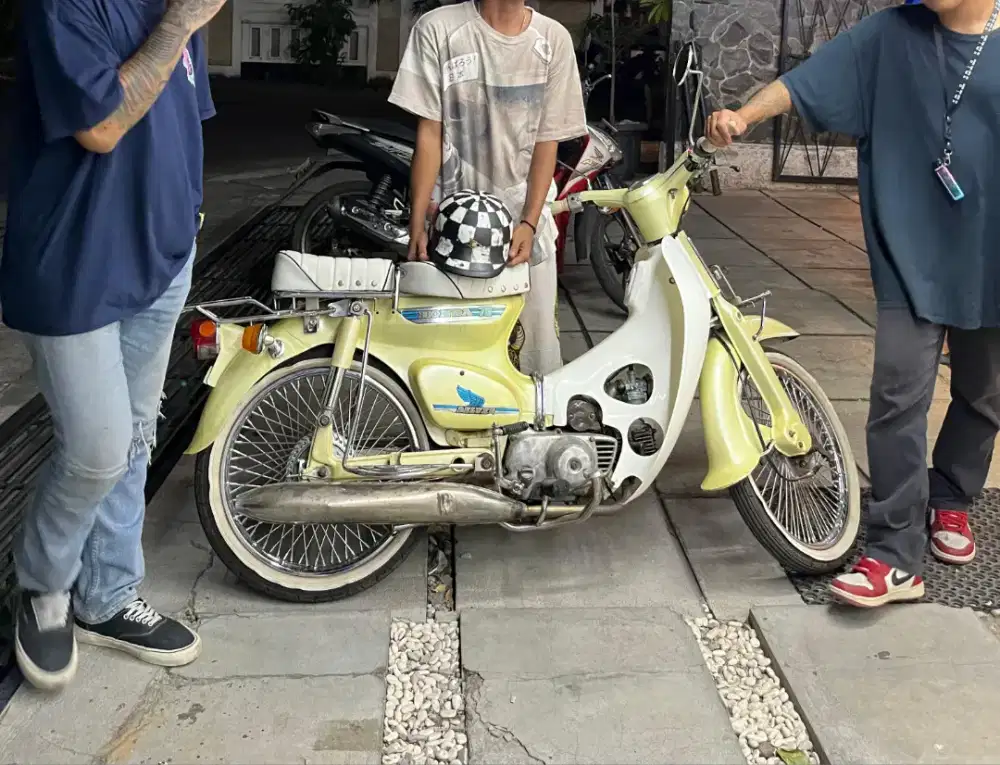 HONDA C70 MESIN ORI, MINUSNYA BELUM DI GANTI SEHER MOTOR(PISTON)