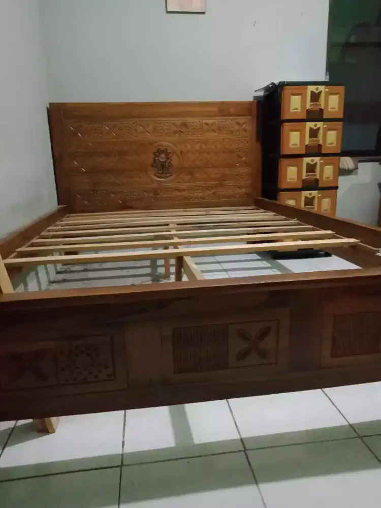 Dijual Dipan jati minimalis ukuran lebar 160 cm.