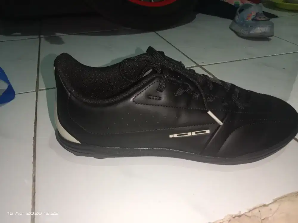 Sepatu futsal dan mini soccer