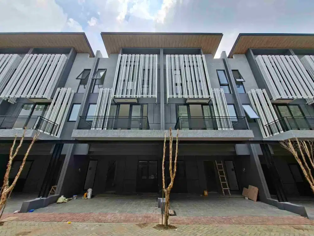 di jual rumah mewah 3 lantai lokasi strategis di jagakarsa