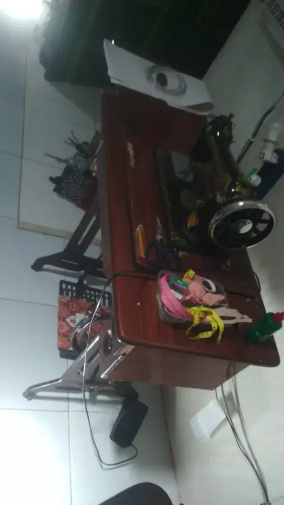 Mesin jahit merk: Butterfly. Dan dinamonya.