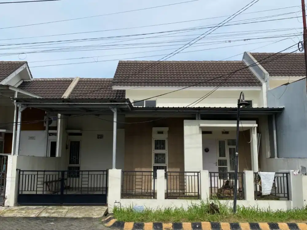 Rumah Dekan Bandara Juanda di Perum Grand Surya Sidoarjo