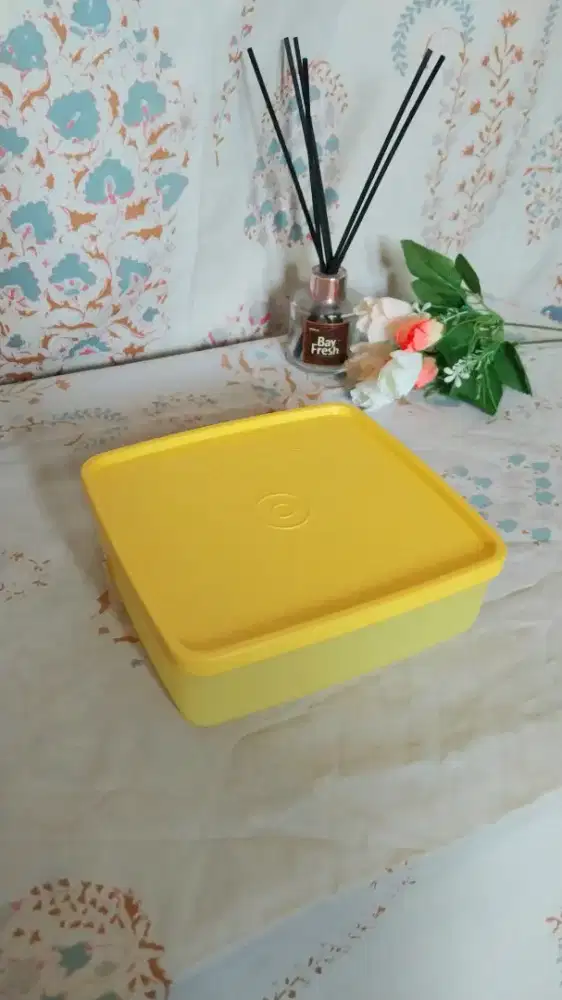 Lunch Box Tupperware Kuning Tebal Kuat Bekal Sekol ah Kantor