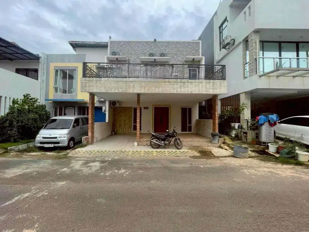 Dijual Rumah 3 Lantai Beverly Green