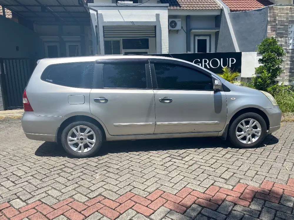 Dijual cepat Nissan Grand Livina XV AT 2012