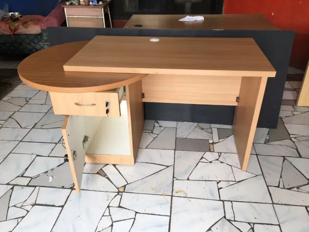 meja kantor multiplek