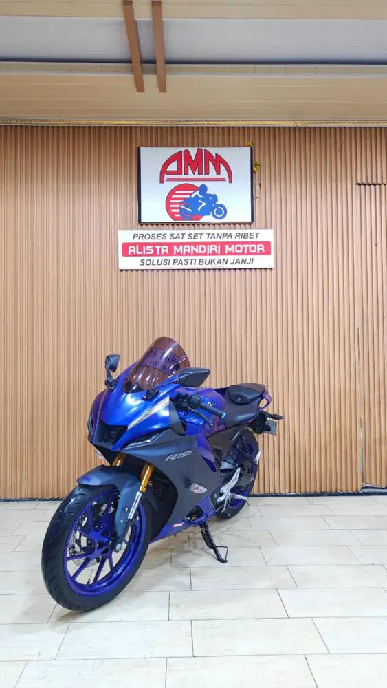 R 15 V4. 2022. MESIN BOSY KAKI2 AMAN. BISA DP 500RB. SS LENGKAP.