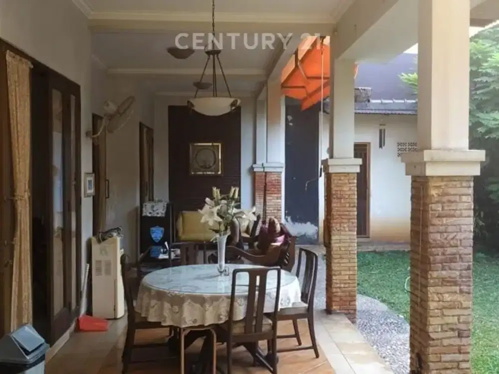 Dijual rumah luas nyaman dan asri di Bintaro Jakarta Selatan