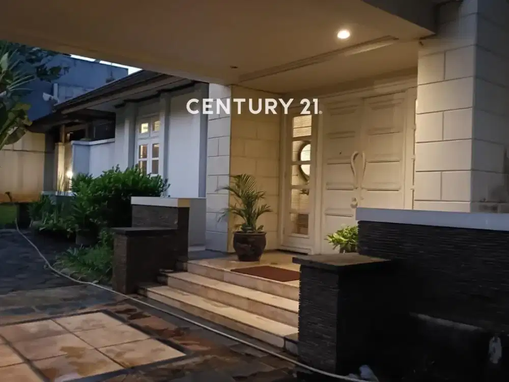 Dijual rumah luas dengan kolam renang di sektor 8 bintaro jaya