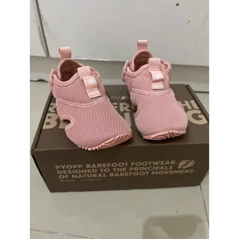 Sepatu Pyopp pink