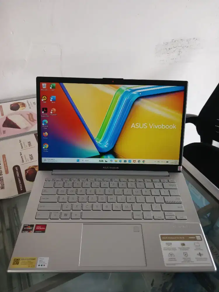 Asus Vivobook E1404F Amd ryzen 5 7520U ram 16 ssd 512 garansi 2027