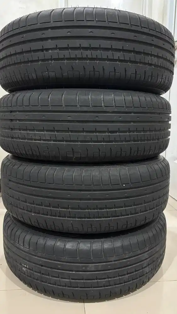 Ban Accelera PHI 195/55 R16 Tebel