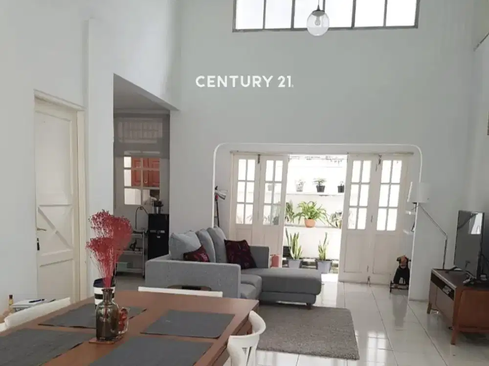Dijual Rumah Dengan Interior yg Cantik di Bintaro Jaya Sektor 9