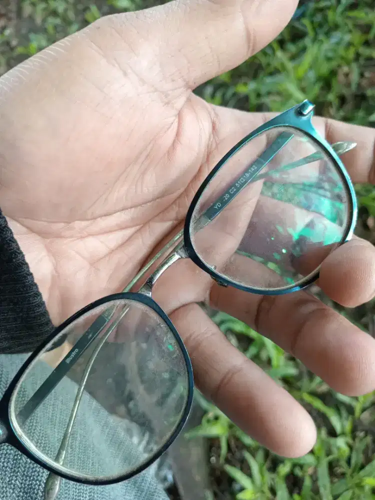 Kacamata ilustro orijinal