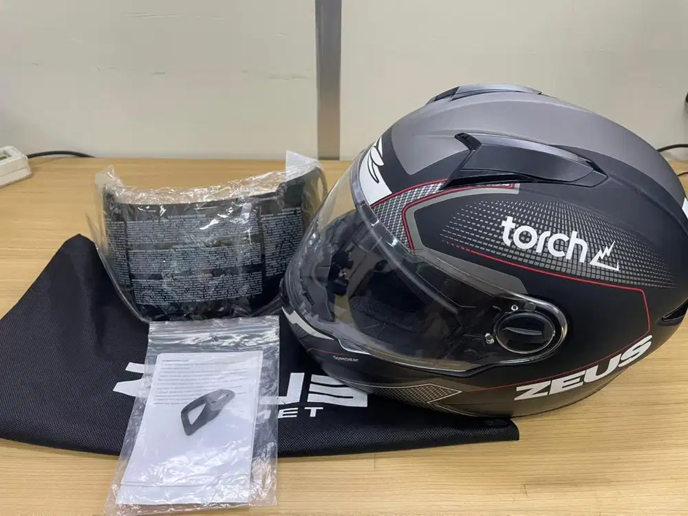 Helm Zeus ZS811C FLAT