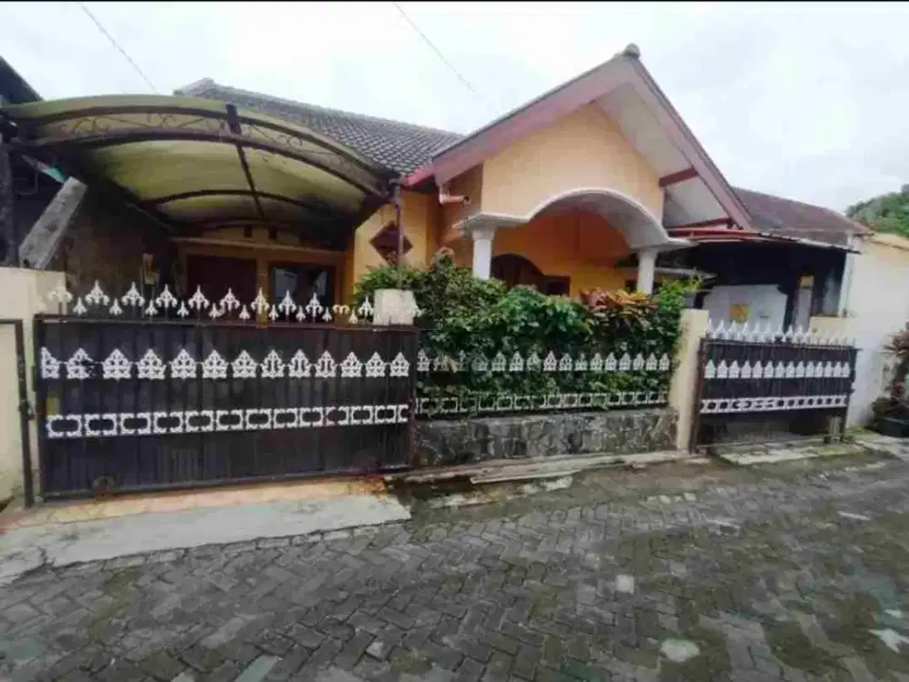 rumah murah turun harga BU SEGERA di jl danau dekat raya kerinci dekat tondano bangunan 1 setengah lantai