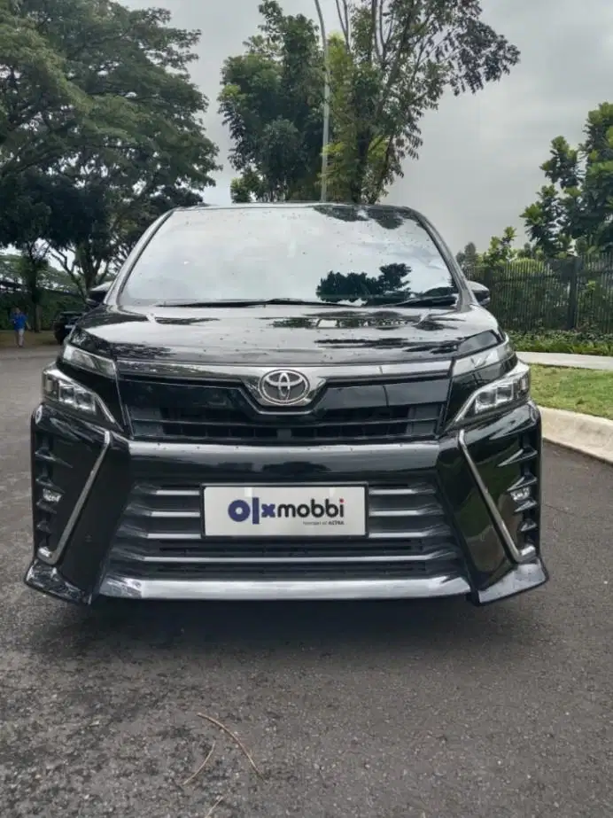 LOW DP Toyota Voxy 2.0 Bensin-AT 2019 TBZ