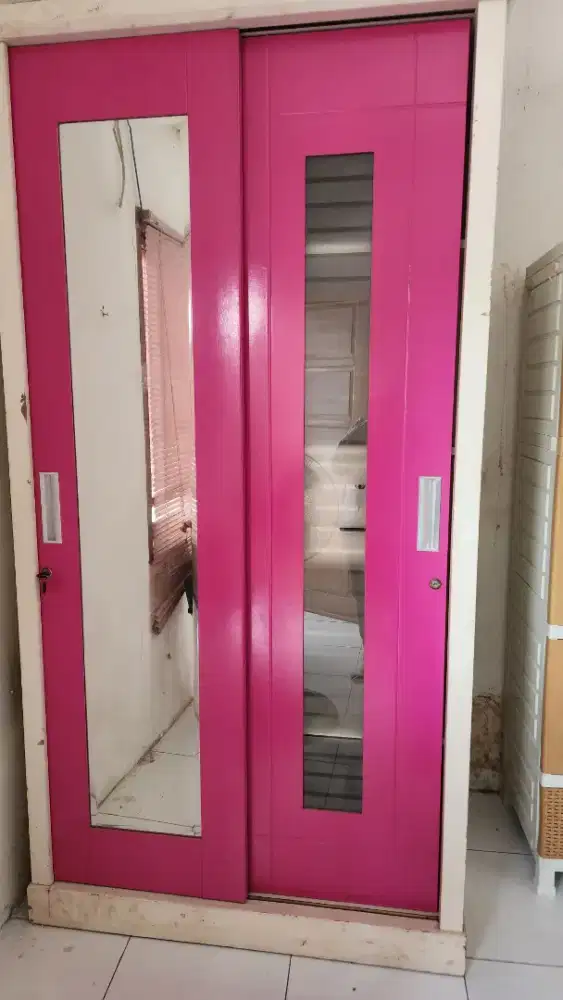 Lemari Pakaian Aestetik