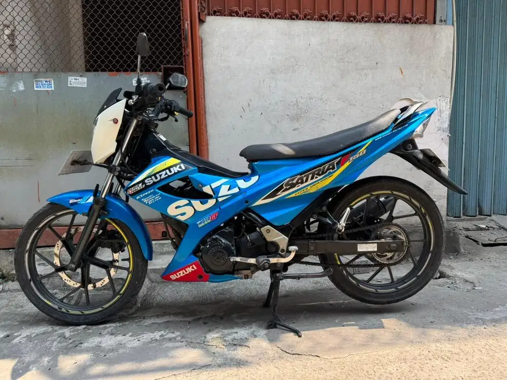 Suzuki Satria thun 2015 pajak panjang mesin halus jozz siap gas gan.