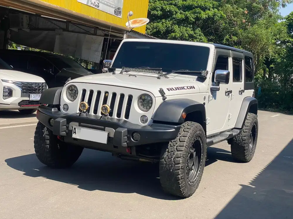 JEEP WRANGLER SPORT 3.6 UNLIMITED AT 2014 PUTIH