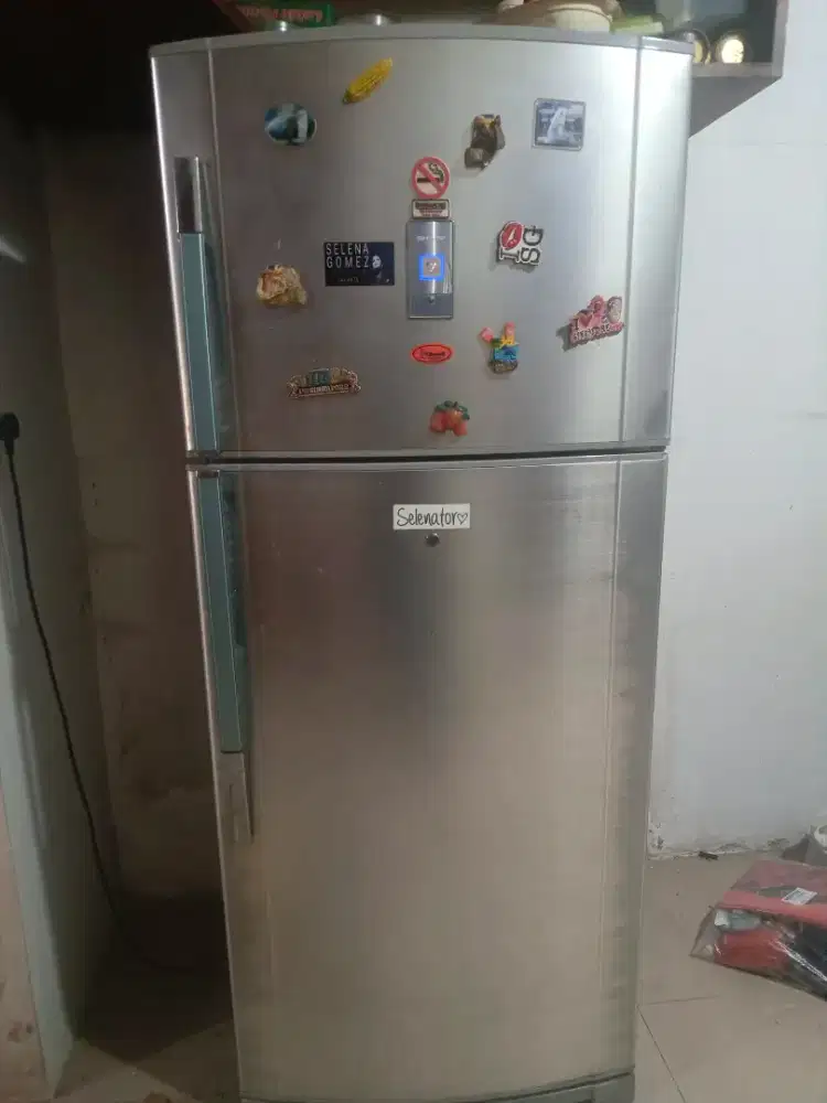 Kulkas Sharp -sj-pk70n-sl, jumbo 2 pintu