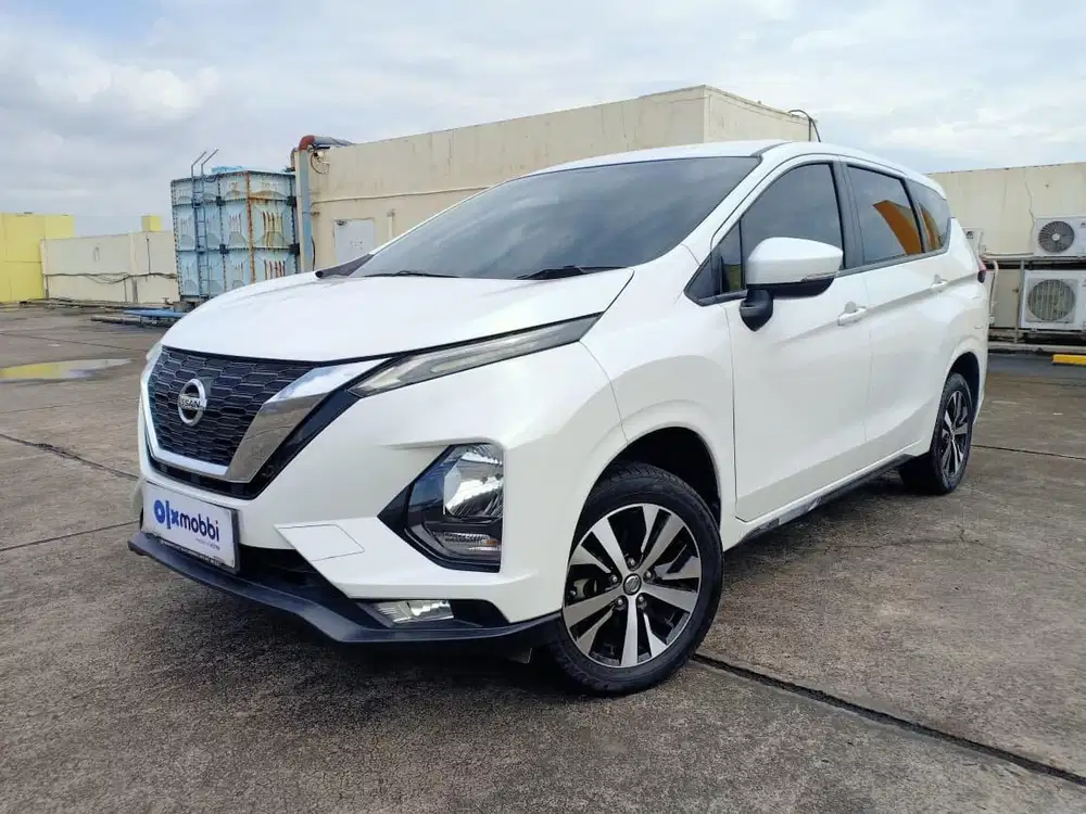 DP 1 JUTA Nissan Livina 1.5 VE Bensin-AT 2019 Hitam C5AWF