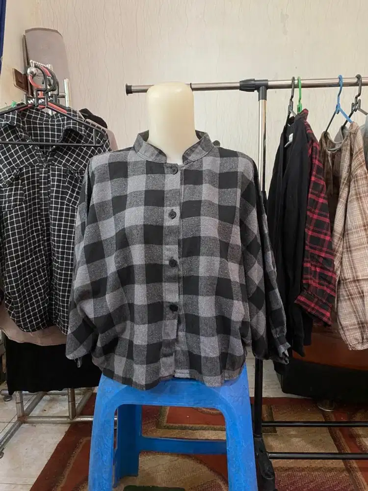 Kemeja kancing wanita