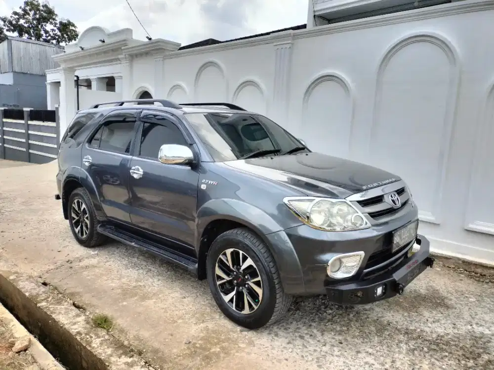 Toyota Fortuner V 4x4 bensin At
