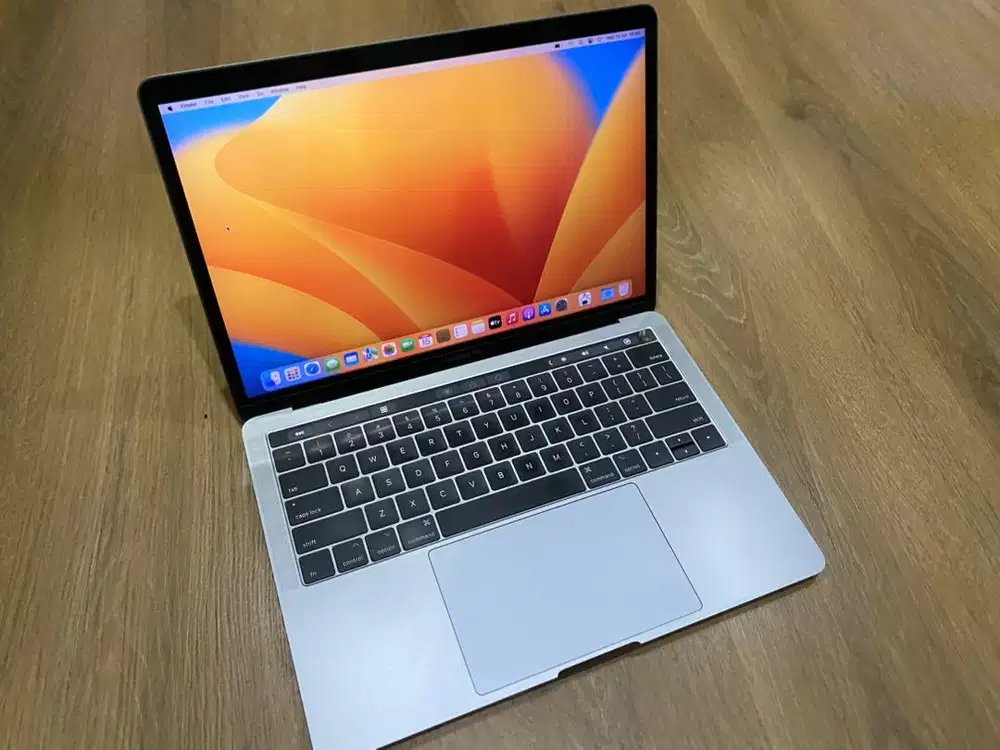 Macbook pro 2017 touchbar Ssd 512gb 4 port usb C