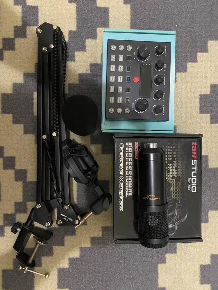 Dijual 1 Paket BM800 & V8