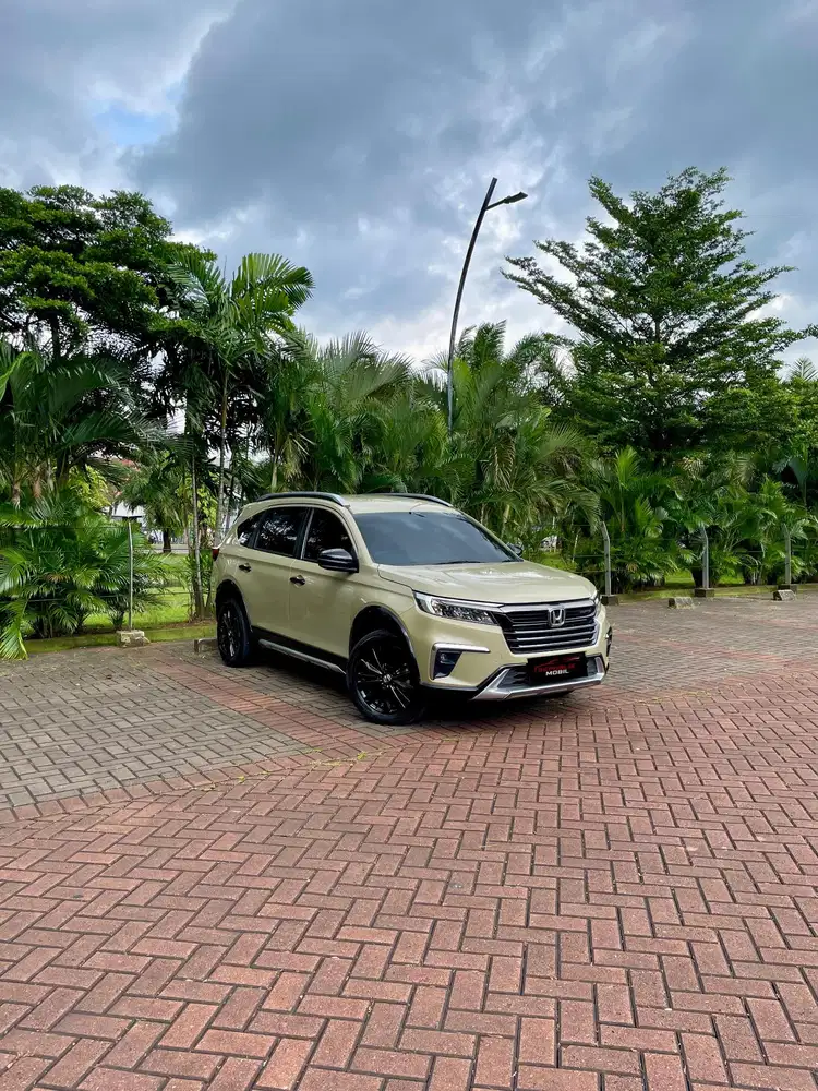 Honda BR-V 1.5 Prestige CVT 2024 
Low Odo (6rb) mobil second rasa baru