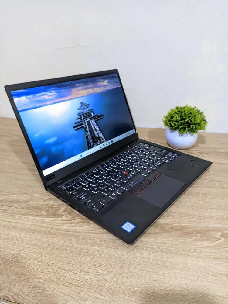 Lenovo ThinkPad X1 Carbon: Ultrabook Mewah, Performa Juara!