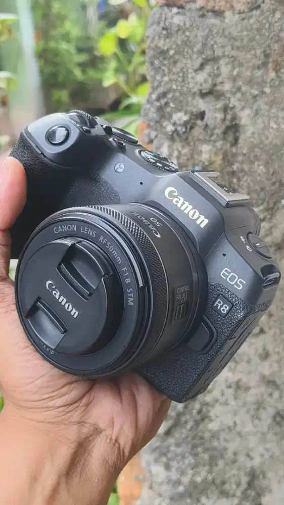 Canon Eos R8 fullset 2 Lensa