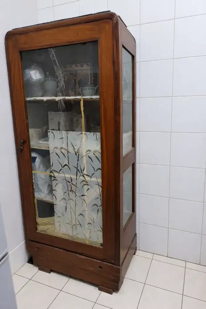 Jual lemari kaca dan ranjang kuno