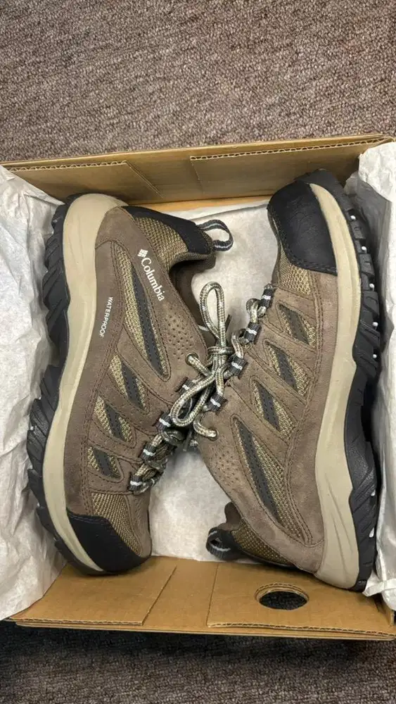 Sepatu gunung dan lari