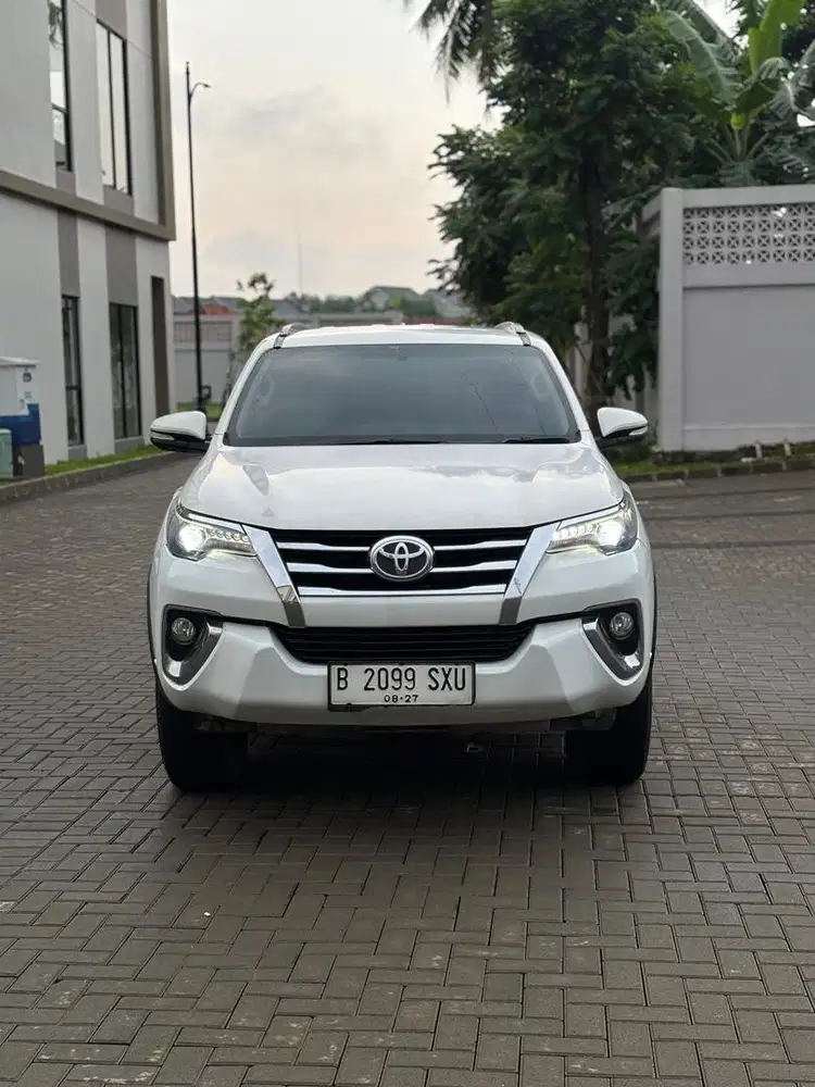 Mobil Diesel Favorite Keluarga VRZ 4x2 AT Diesel 2016 Putih Metalik