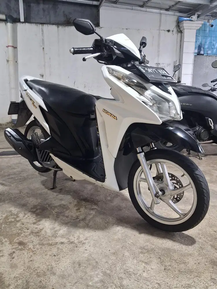 (A) Honda Vario 125 Kzr tahun 2012