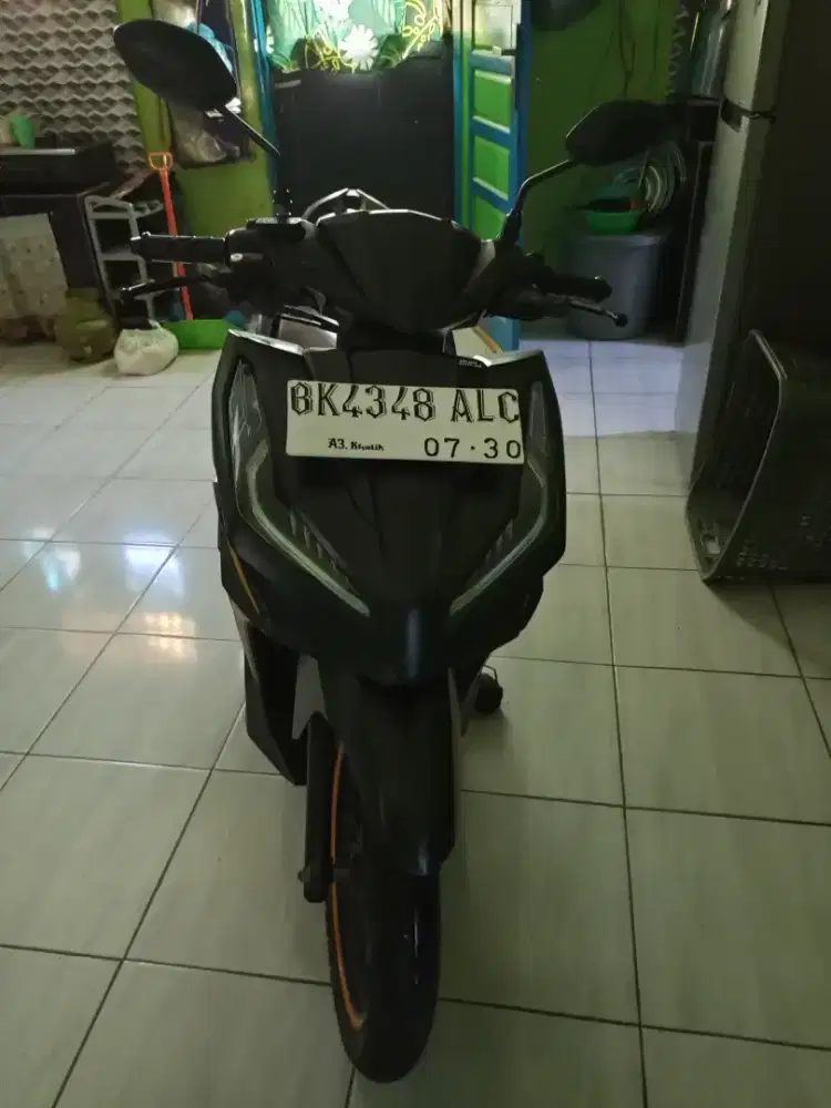 Jual cepat dan murah Honda Vario 125 iss 2023 hitam