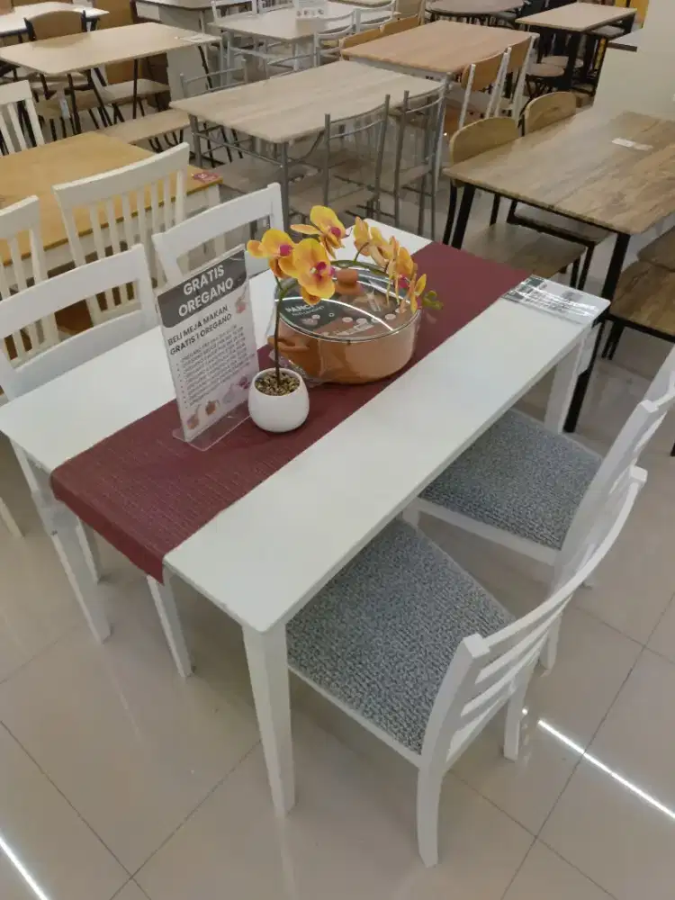 Meja Makan YANIA DINING SET (1DT+4DC) White