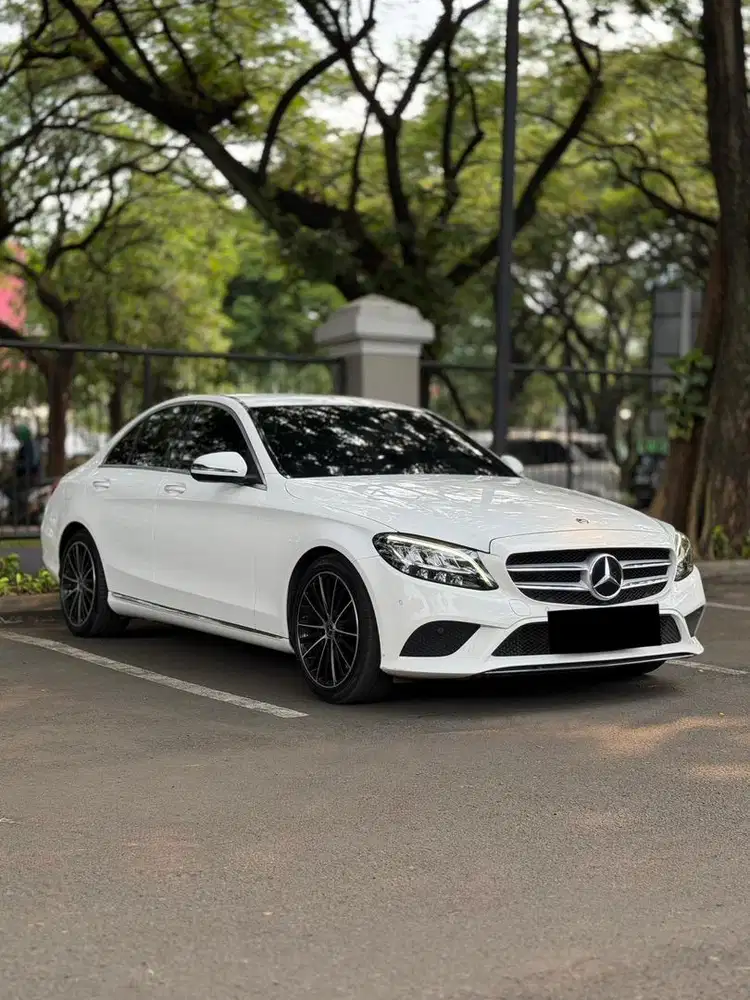 MERCEDES BENZ C200 EQ BOOST 2020 ! SUPER IRIT BBM !