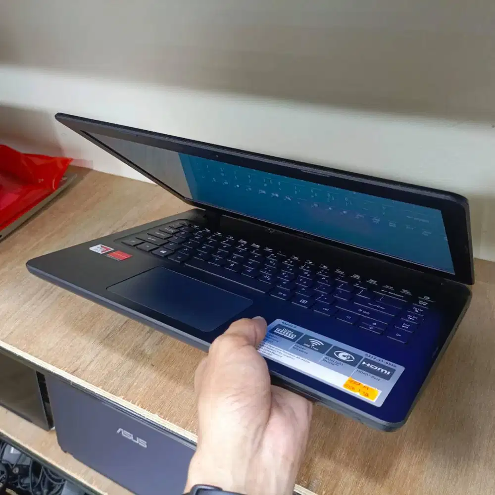 Laptop second acer aspire 3 14inc AMD A9 -9420e REDEON R5 Ram 4gb DDR4