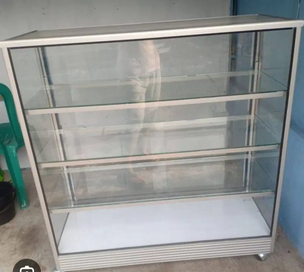 Dijual ETALASE bekas ukuran 1x1 m