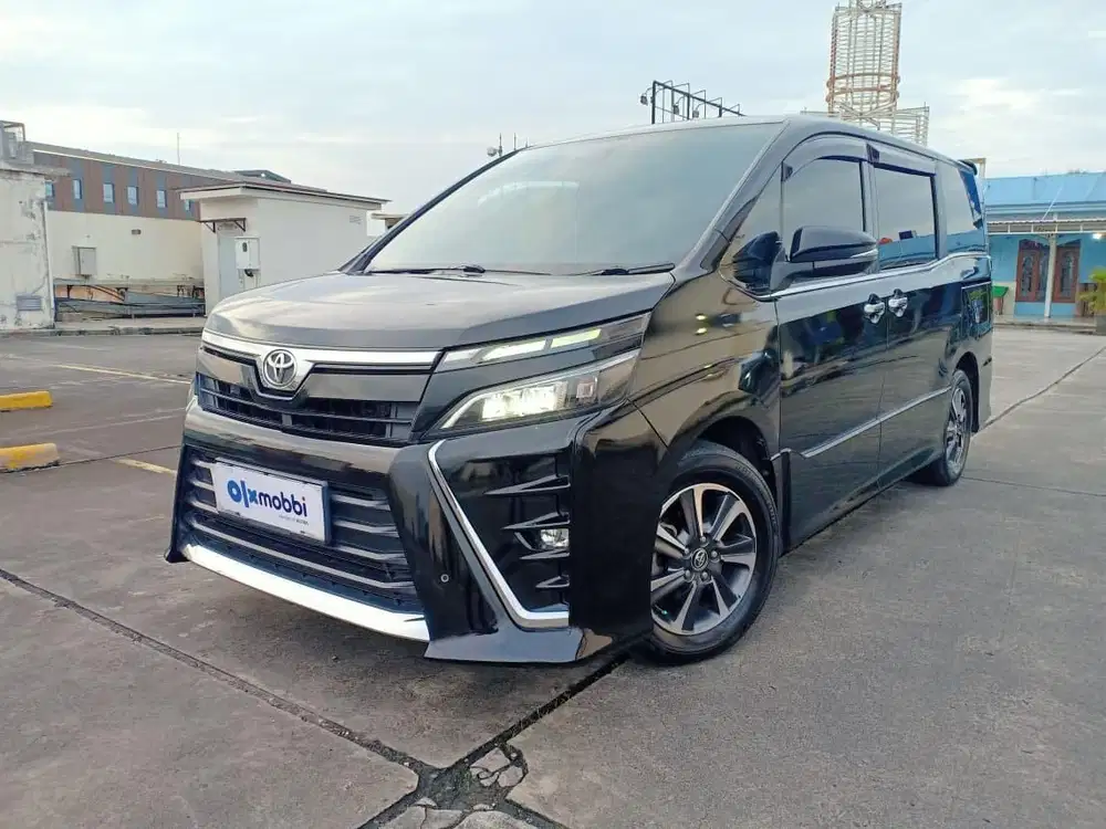 DP 1 JUTA Toyota Voxy 2.0 Bensin-AT 2018 Hitam C5JVB
