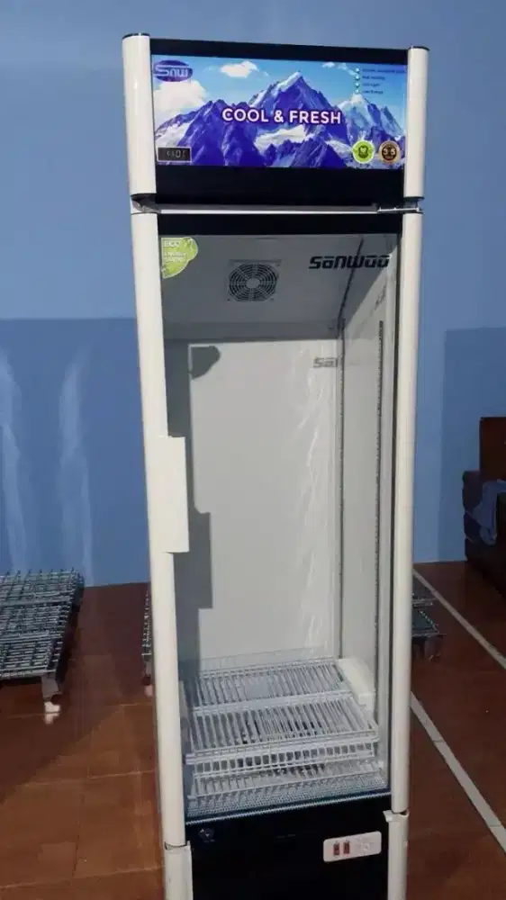 Showcase Sanwoo 300Liter