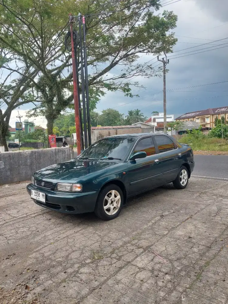 Sedan suzuki baleno