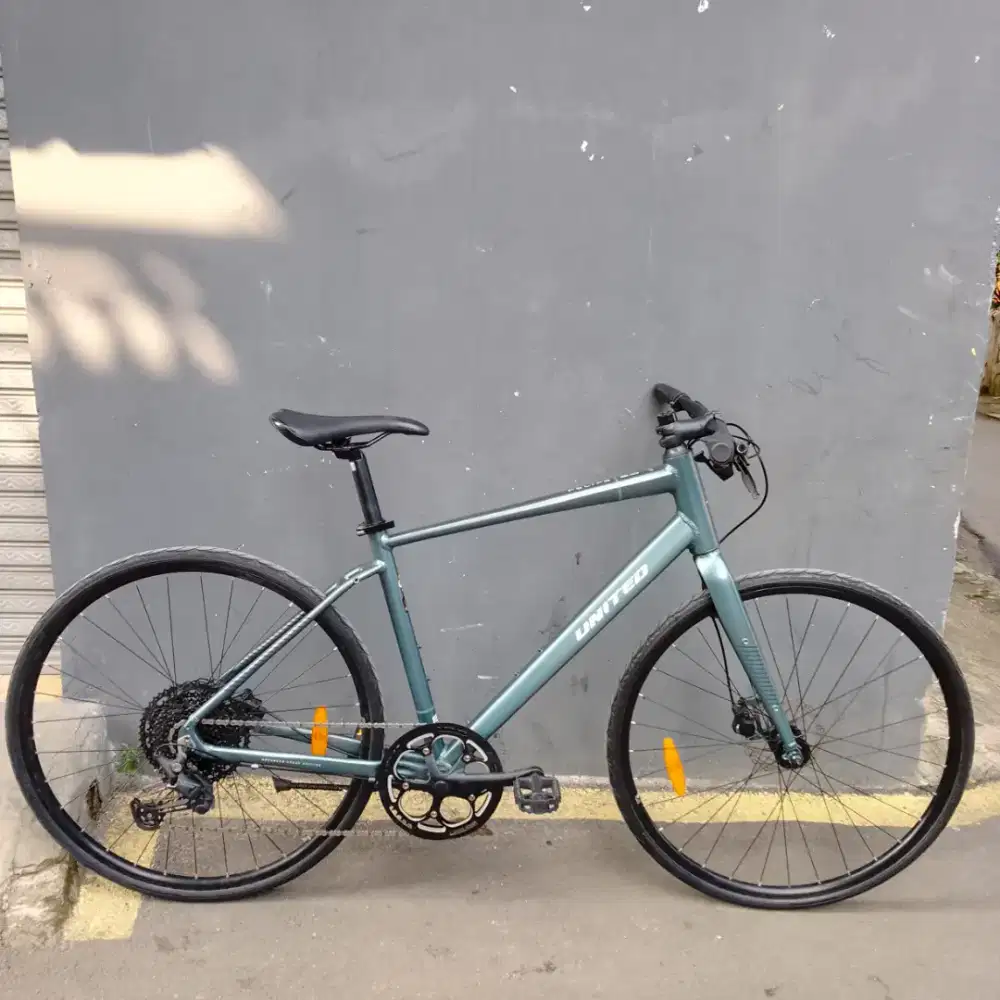 Sepeda hybrid United Felipe 2.0 Rem hidrolik groupset Deore 11