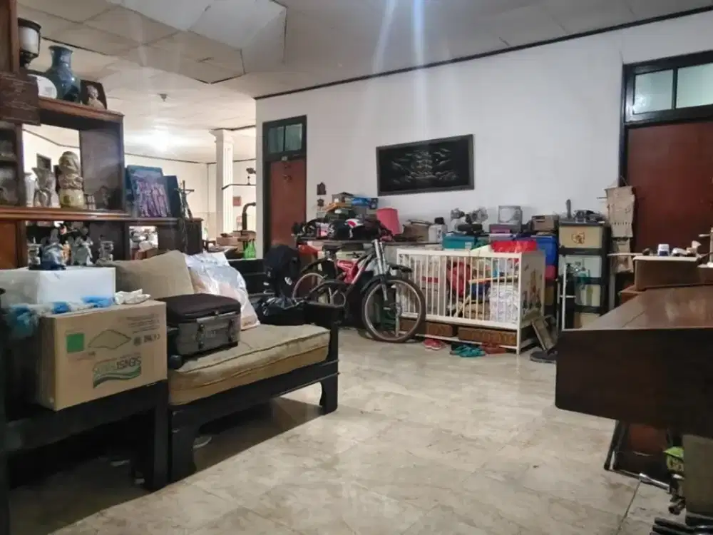 BillyMoon Pondok Kelapa Rumah Tua HITUNG TANAH Jalan Utama drkat Gate Jl Raya Resto Pagi Sore COCOK BUAT Kantor Cafe Kost Rumah Mewah